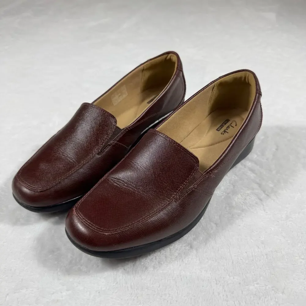Clarks Comfort Slip-On Leather Loafers Womens 9.5M Burgundy Textured Rubber Sole